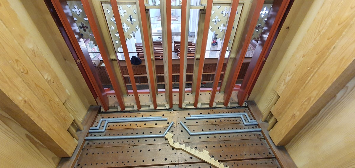 Schwellwerk bei der Orgelreinigung