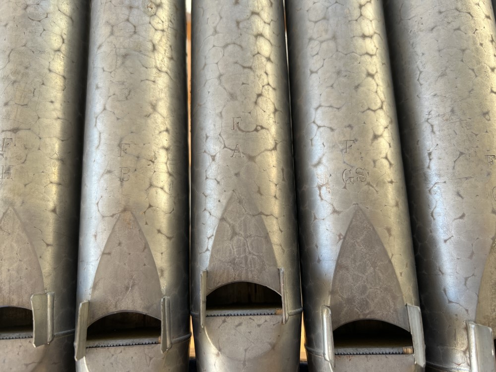 Restaurierung Metallpfeifen Maerz-Orgel